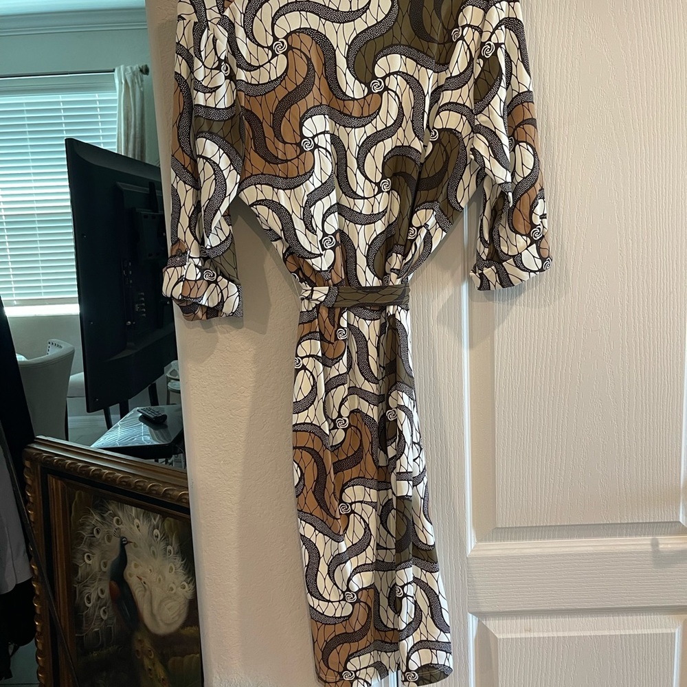 Elegant Long Sleeve Patterned Dress - Picture 4 of 4
